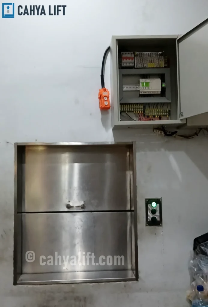 Dumbwaiter 2 lantai dengan panel kontrol listrik di Bekasi