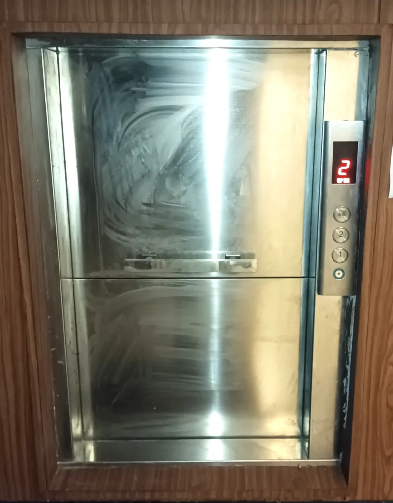 Lift makanan stainless untuk restoran di Bantar Gebang