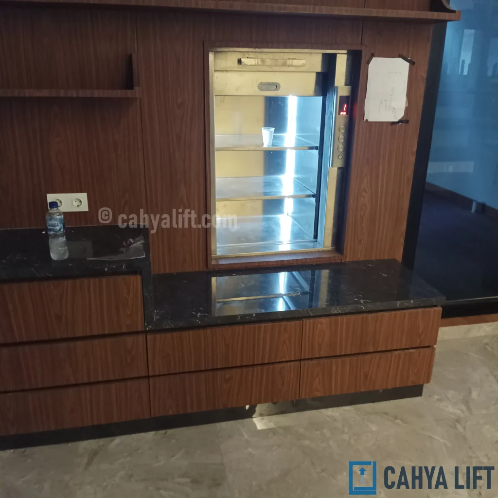 Lift makanan 150 kg untuk kitchen produksi — Cahya Lift